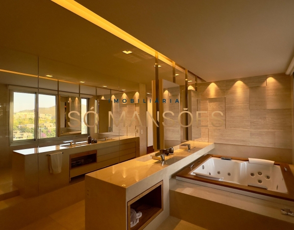 CASA DE 1.083M² À VENDA NO VALE DOS CRISTAIS — AMPLITUDE, FLUIDEZ E VISTA DESLUMBRANTE PARA AS MONTANHAS.