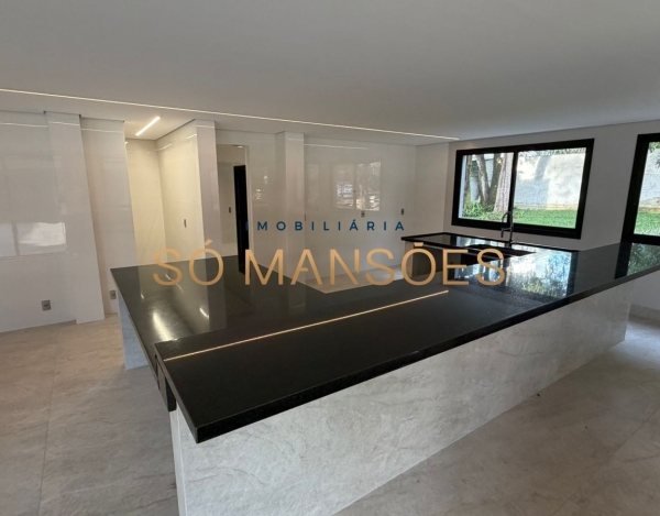CASA DE 470M² À VENDA NO BANDEIRANTES — SOFISTICAÇÃO, PRIVACIDADE E MUITO VERDE NA PAMPULHA.