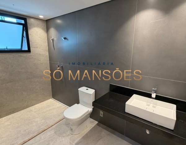 CASA DE 470M² À VENDA NO BANDEIRANTES — SOFISTICAÇÃO, PRIVACIDADE E MUITO VERDE NA PAMPULHA.