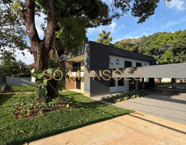 CASA DE 470M² À VENDA NO BANDEIRANTES — SOFISTICAÇÃO, PRIVACIDADE E MUITO VERDE NA PAMPULHA.