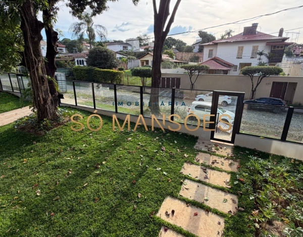 CASA DE 470M² À VENDA NO BANDEIRANTES — SOFISTICAÇÃO, PRIVACIDADE E MUITO VERDE NA PAMPULHA.
