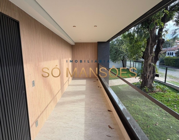 CASA DE 470M² À VENDA NO BANDEIRANTES — SOFISTICAÇÃO, PRIVACIDADE E MUITO VERDE NA PAMPULHA.