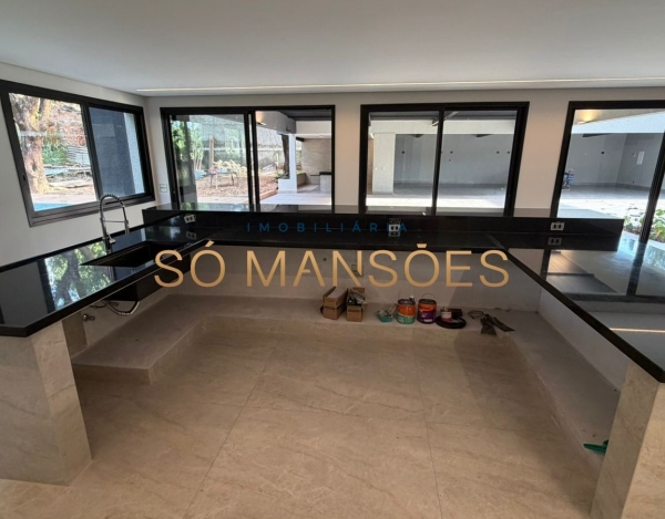 CASA DE 470M² À VENDA NO BANDEIRANTES — SOFISTICAÇÃO, PRIVACIDADE E MUITO VERDE NA PAMPULHA.