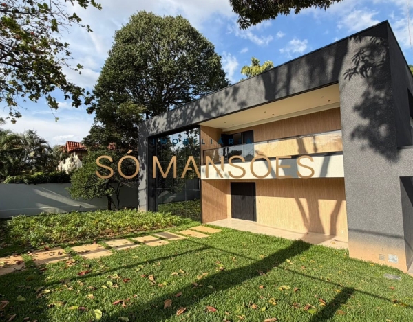 CASA DE 470M² À VENDA NO BANDEIRANTES — SOFISTICAÇÃO, PRIVACIDADE E MUITO VERDE NA PAMPULHA.