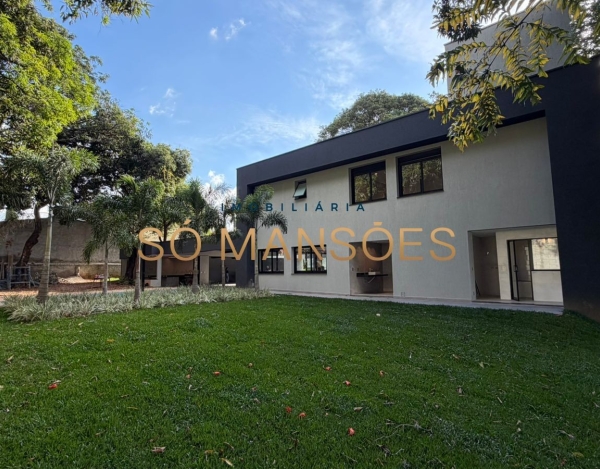 CASA DE 470M² À VENDA NO BANDEIRANTES — SOFISTICAÇÃO, PRIVACIDADE E MUITO VERDE NA PAMPULHA.