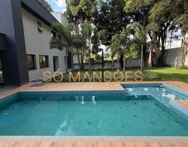 CASA DE 470M² À VENDA NO BANDEIRANTES — SOFISTICAÇÃO, PRIVACIDADE E MUITO VERDE NA PAMPULHA.