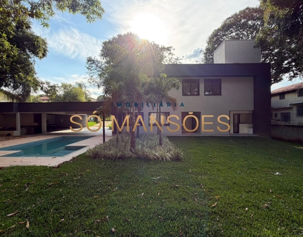 CASA DE 470M² À VENDA NO BANDEIRANTES — SOFISTICAÇÃO, PRIVACIDADE E MUITO VERDE NA PAMPULHA.