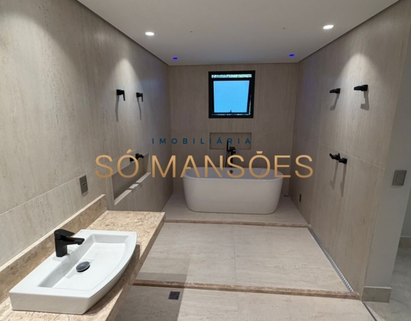 CASA DE 470M² À VENDA NO BANDEIRANTES — SOFISTICAÇÃO, PRIVACIDADE E MUITO VERDE NA PAMPULHA.