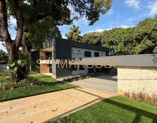 CASA DE 470M² À VENDA NO BANDEIRANTES — SOFISTICAÇÃO, PRIVACIDADE E MUITO VERDE NA PAMPULHA.
