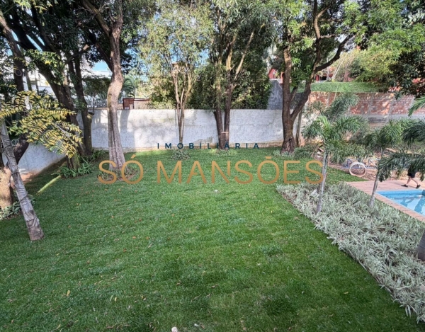 CASA DE 470M² À VENDA NO BANDEIRANTES — SOFISTICAÇÃO, PRIVACIDADE E MUITO VERDE NA PAMPULHA.