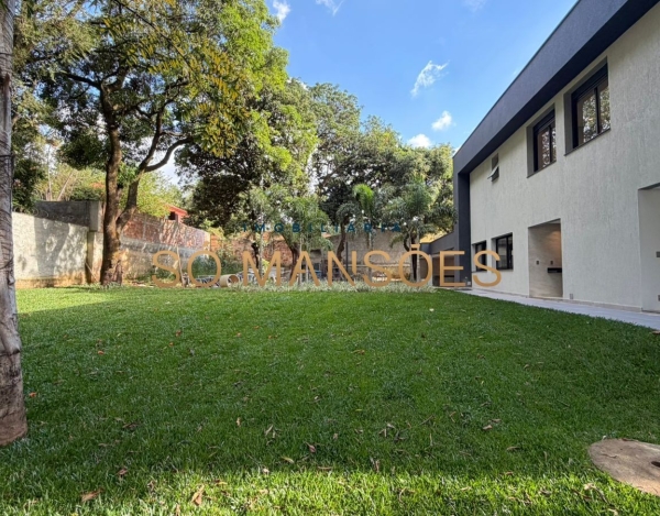 CASA DE 470M² À VENDA NO BANDEIRANTES — SOFISTICAÇÃO, PRIVACIDADE E MUITO VERDE NA PAMPULHA.