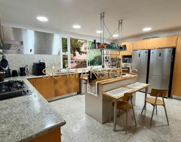 CASA DE 1.079M² À VENDA NO BELVEDERE — RESIDÊNCIA IMPONENTE EM 3 LOTES COM LAZER COMPLETO E AMPLA ÁREA VERDE.
