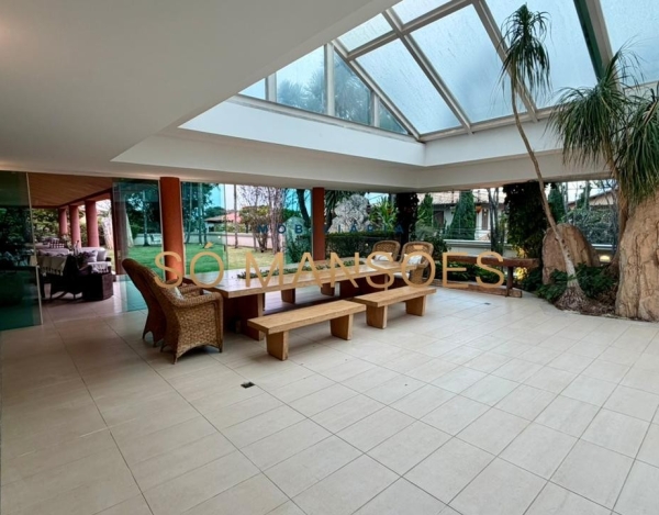 CASA DE 1.079M² À VENDA NO BELVEDERE — RESIDÊNCIA IMPONENTE EM 3 LOTES COM LAZER COMPLETO E AMPLA ÁREA VERDE.