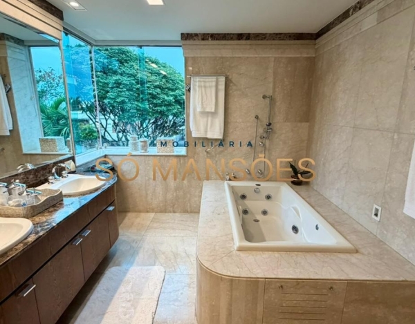 CASA DE 1.079M² À VENDA NO BELVEDERE — RESIDÊNCIA IMPONENTE EM 3 LOTES COM LAZER COMPLETO E AMPLA ÁREA VERDE.