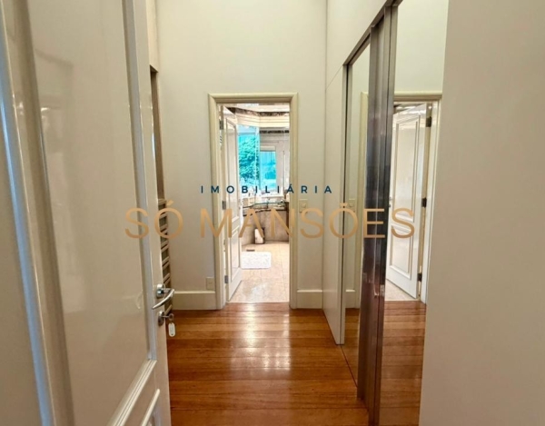 CASA DE 1.079M² À VENDA NO BELVEDERE — RESIDÊNCIA IMPONENTE EM 3 LOTES COM LAZER COMPLETO E AMPLA ÁREA VERDE.