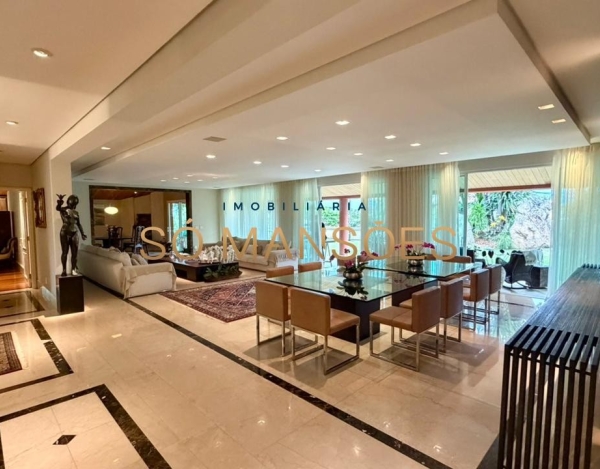 CASA DE 1.079M² À VENDA NO BELVEDERE — RESIDÊNCIA IMPONENTE EM 3 LOTES COM LAZER COMPLETO E AMPLA ÁREA VERDE.