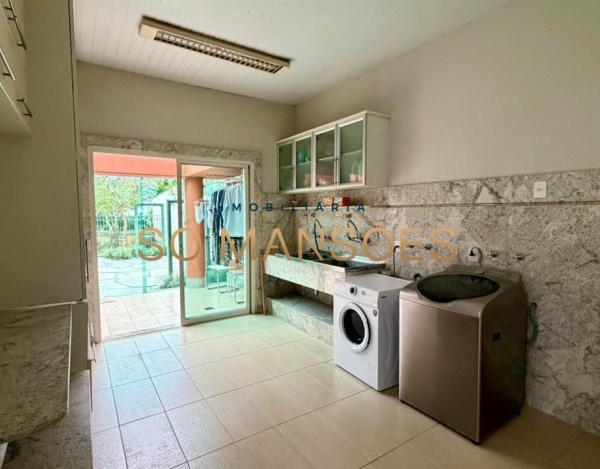 CASA DE 1.079M² À VENDA NO BELVEDERE — RESIDÊNCIA IMPONENTE EM 3 LOTES COM LAZER COMPLETO E AMPLA ÁREA VERDE.
