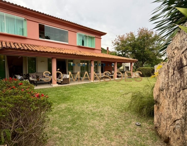 CASA DE 1.079M² À VENDA NO BELVEDERE — RESIDÊNCIA IMPONENTE EM 3 LOTES COM LAZER COMPLETO E AMPLA ÁREA VERDE.