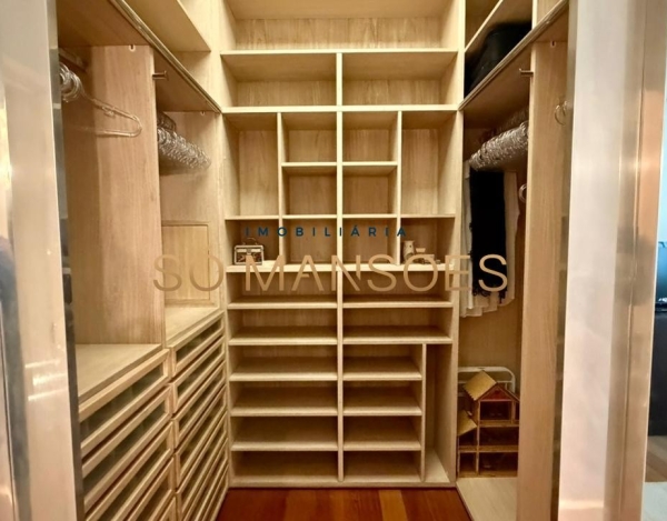 CASA DE 1.079M² À VENDA NO BELVEDERE — RESIDÊNCIA IMPONENTE EM 3 LOTES COM LAZER COMPLETO E AMPLA ÁREA VERDE.