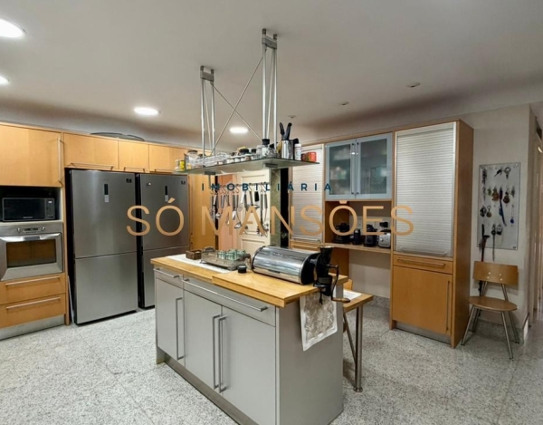 CASA DE 1.079M² À VENDA NO BELVEDERE — RESIDÊNCIA IMPONENTE EM 3 LOTES COM LAZER COMPLETO E AMPLA ÁREA VERDE.