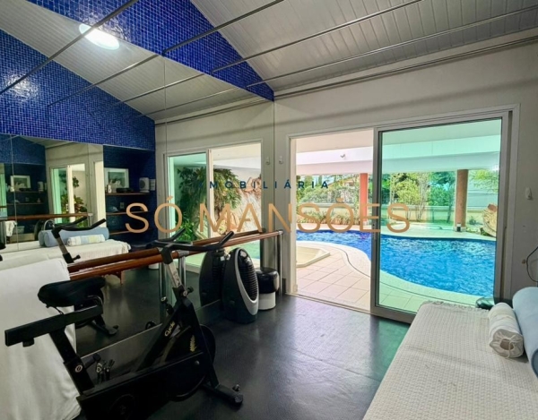 CASA DE 1.079M² À VENDA NO BELVEDERE — RESIDÊNCIA IMPONENTE EM 3 LOTES COM LAZER COMPLETO E AMPLA ÁREA VERDE.