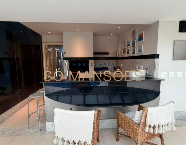 CASA DE 1.079M² À VENDA NO BELVEDERE — RESIDÊNCIA IMPONENTE EM 3 LOTES COM LAZER COMPLETO E AMPLA ÁREA VERDE.
