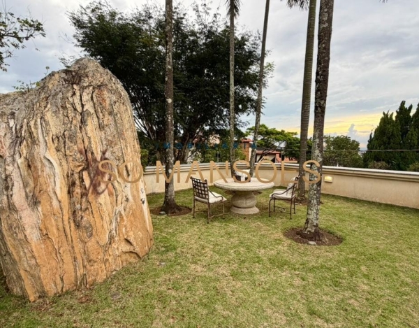 CASA DE 1.079M² À VENDA NO BELVEDERE — RESIDÊNCIA IMPONENTE EM 3 LOTES COM LAZER COMPLETO E AMPLA ÁREA VERDE.