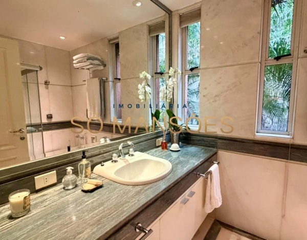 CASA DE 1.079M² À VENDA NO BELVEDERE — RESIDÊNCIA IMPONENTE EM 3 LOTES COM LAZER COMPLETO E AMPLA ÁREA VERDE.