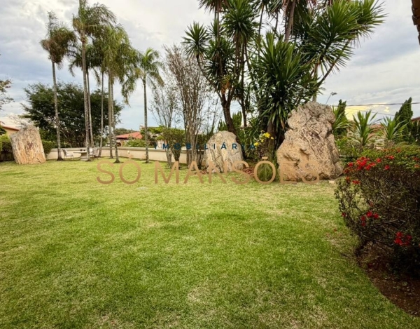 CASA DE 1.079M² À VENDA NO BELVEDERE — RESIDÊNCIA IMPONENTE EM 3 LOTES COM LAZER COMPLETO E AMPLA ÁREA VERDE.