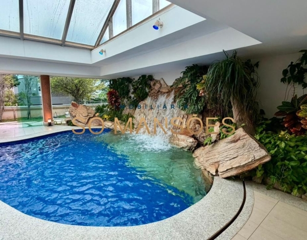 CASA DE 1.079M² À VENDA NO BELVEDERE — RESIDÊNCIA IMPONENTE EM 3 LOTES COM LAZER COMPLETO E AMPLA ÁREA VERDE.