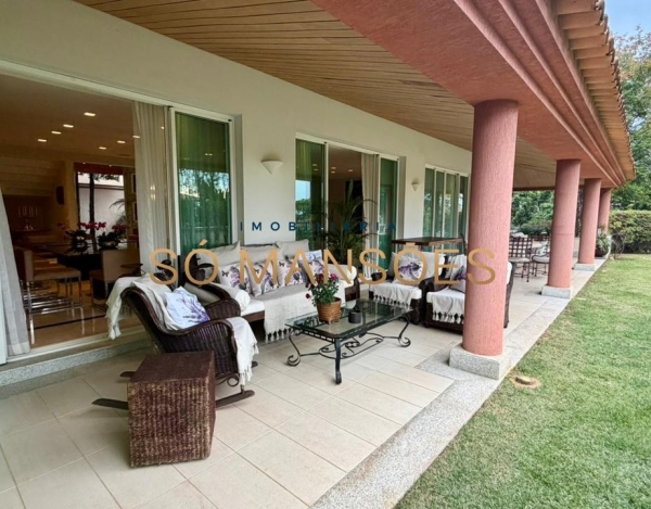 CASA DE 1.079M² À VENDA NO BELVEDERE — RESIDÊNCIA IMPONENTE EM 3 LOTES COM LAZER COMPLETO E AMPLA ÁREA VERDE.