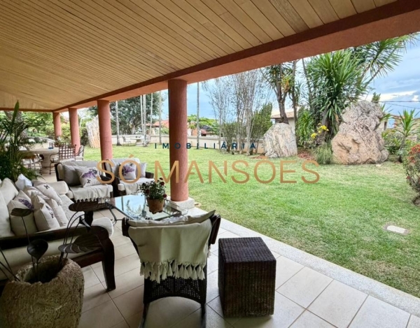 CASA DE 1.079M² À VENDA NO BELVEDERE — RESIDÊNCIA IMPONENTE EM 3 LOTES COM LAZER COMPLETO E AMPLA ÁREA VERDE.