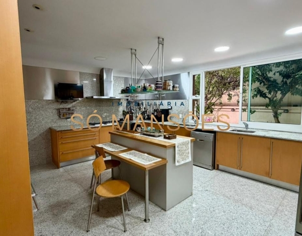 CASA DE 1.079M² À VENDA NO BELVEDERE — RESIDÊNCIA IMPONENTE EM 3 LOTES COM LAZER COMPLETO E AMPLA ÁREA VERDE.