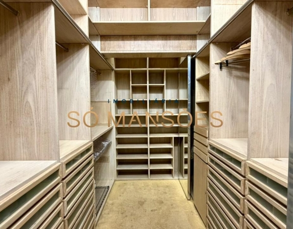 CASA DE 1.079M² À VENDA NO BELVEDERE — RESIDÊNCIA IMPONENTE EM 3 LOTES COM LAZER COMPLETO E AMPLA ÁREA VERDE.