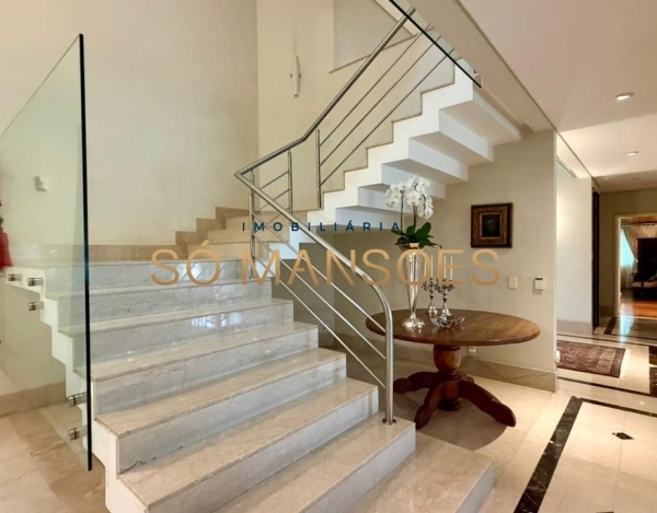 CASA DE 1.079M² À VENDA NO BELVEDERE — RESIDÊNCIA IMPONENTE EM 3 LOTES COM LAZER COMPLETO E AMPLA ÁREA VERDE.