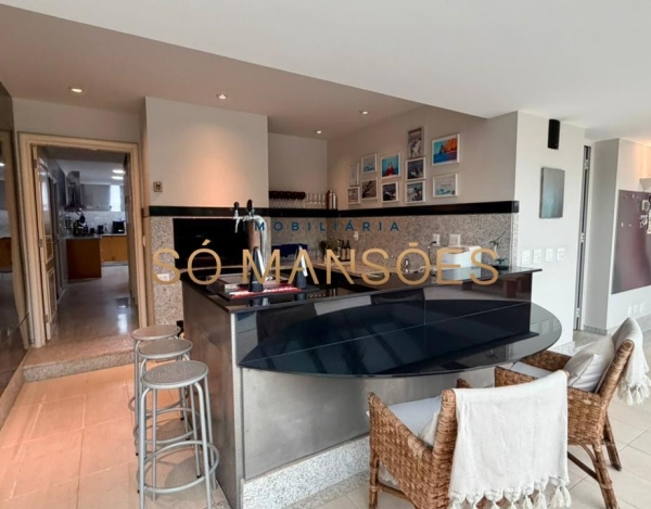 CASA DE 1.079M² À VENDA NO BELVEDERE — RESIDÊNCIA IMPONENTE EM 3 LOTES COM LAZER COMPLETO E AMPLA ÁREA VERDE.