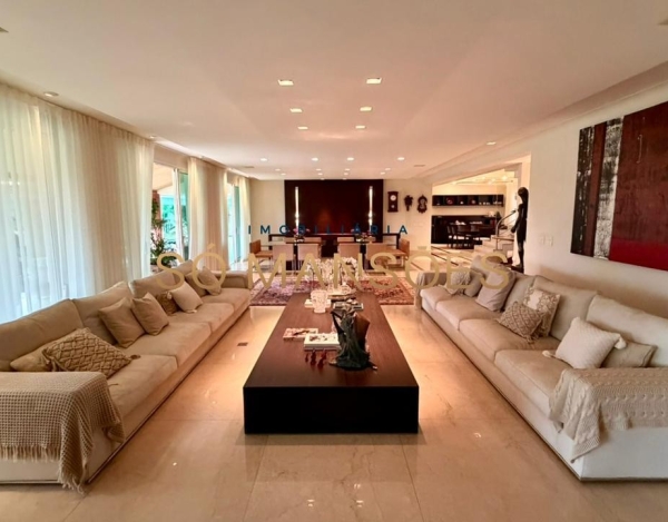 CASA DE 1.079M² À VENDA NO BELVEDERE — RESIDÊNCIA IMPONENTE EM 3 LOTES COM LAZER COMPLETO E AMPLA ÁREA VERDE.