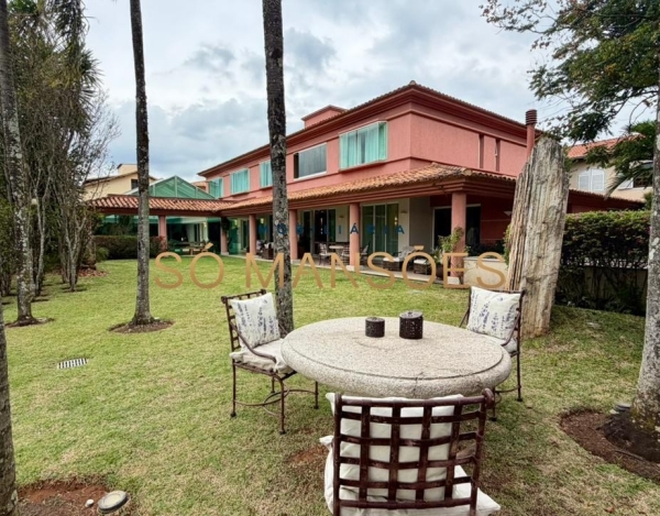 CASA DE 1.079M² À VENDA NO BELVEDERE — RESIDÊNCIA IMPONENTE EM 3 LOTES COM LAZER COMPLETO E AMPLA ÁREA VERDE.