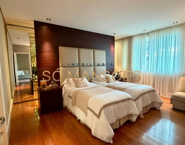 CASA DE 1.079M² À VENDA NO BELVEDERE — RESIDÊNCIA IMPONENTE EM 3 LOTES COM LAZER COMPLETO E AMPLA ÁREA VERDE.