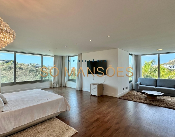 CASA DE 992M² À VENDA NO VALE DOS CRISTAIS — EXCLUSIVIDADE SÓ MANSÕES, TOPOGRAFIA PLANA E ATMOSFERA DE RESORT PARTICULAR.