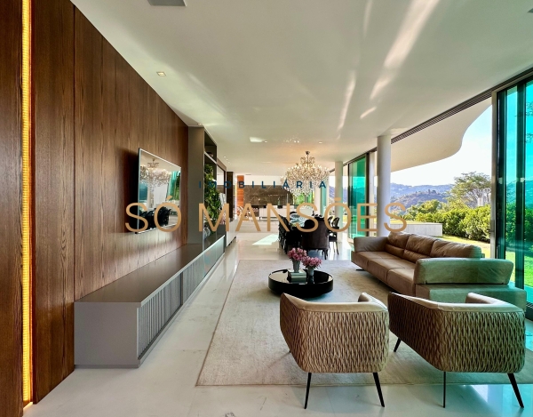 CASA DE 992M² À VENDA NO VALE DOS CRISTAIS — EXCLUSIVIDADE SÓ MANSÕES, TOPOGRAFIA PLANA E ATMOSFERA DE RESORT PARTICULAR.