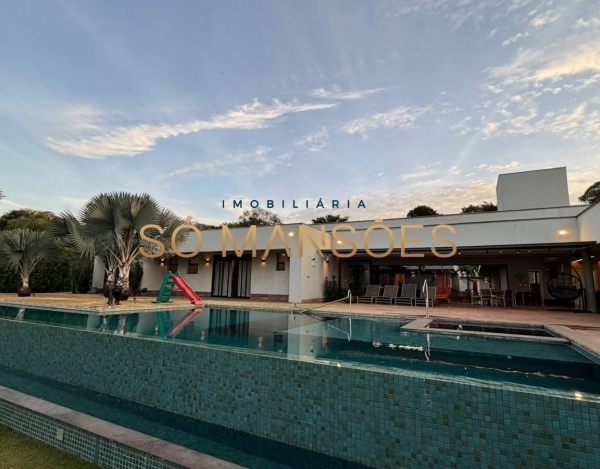 Casa de Luxo de 1.400 m² à Venda com 15 Suítes e Piscina Aquecida no Condomínio Estância das Amendoeiras, Lagoa Santa - MG