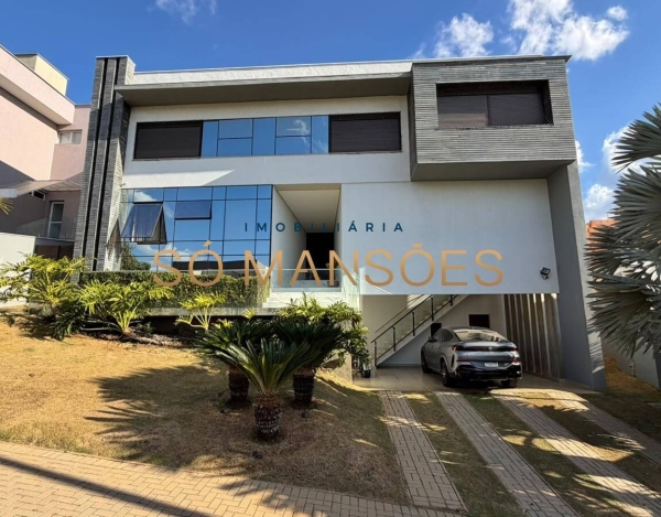 Casa de Alto Padrão de 472 m² à Venda com 3 Suítes e Piscina Aquecida no Condomínio Alphaville, Vespasiano - MG