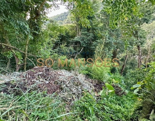 Lote à Venda no Condomínio Ville de Montagne, Nova Lima/MG — 1.210 m² com Vista para a Mata do Jambreiro e Projeto em Fase Final de Aprovação.