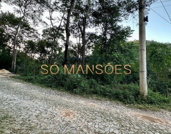 Lote à Venda no Condomínio Ville de Montagne, Nova Lima/MG — 1.210 m² com Vista para a Mata do Jambreiro e Projeto em Fase Final de Aprovação.