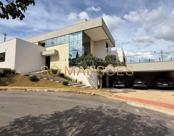 Casa Moderna no Gran Royalle Aeroporto, Confins/MG — 370m², 4 Quartos, 2 Suítes, Piscina.