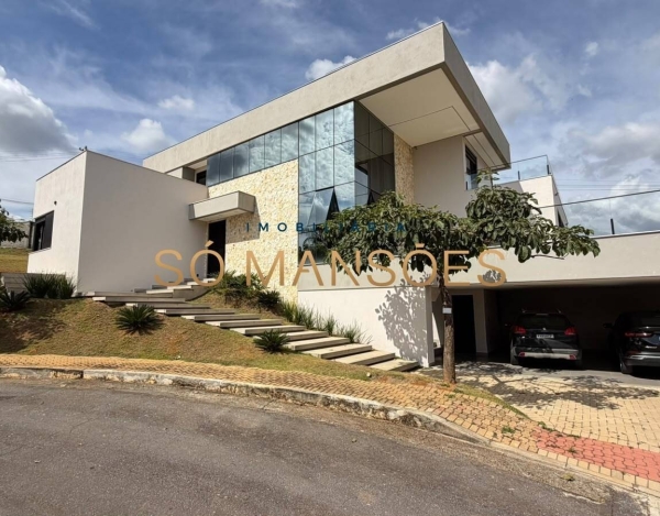 Casa Moderna no Gran Royalle Aeroporto, Confins/MG — 370m², 4 Quartos, 2 Suítes, Piscina.