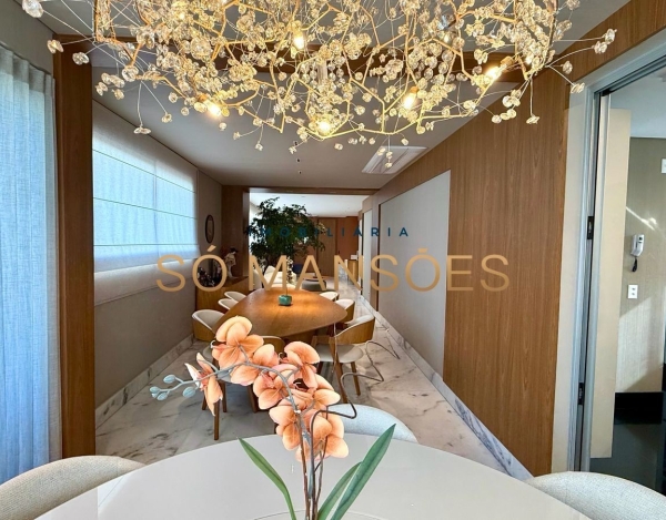 Cobertura na Savassi, Belo Horizonte — 373m², 5 Suítes, Elevador Privativo e Lazer Completo.