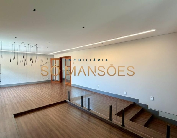 Casa Reformada à Venda no Belvedere, Belo Horizonte — 508m², 5 Quartos, 3 Suítes, Piscina Aquecida e 10 Vagas