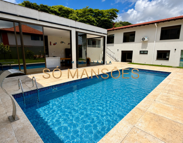 Casa Reformada à Venda no Belvedere, Belo Horizonte — 508m², 5 Quartos, 3 Suítes, Piscina Aquecida e 10 Vagas
